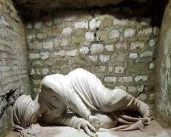 The more shocking stories related to catacombs is that once a gate-keeper of the hospital in the city entered into the place and had never returned ba
